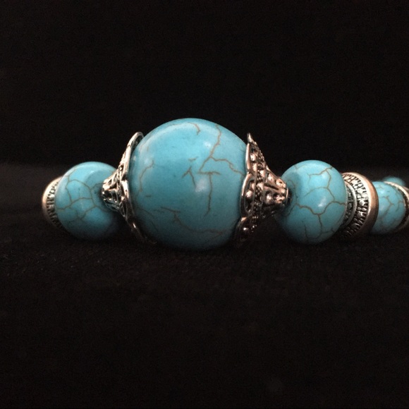 Beautiful Boho turquoise & silver 12” Necklace - Picture 4 of 6